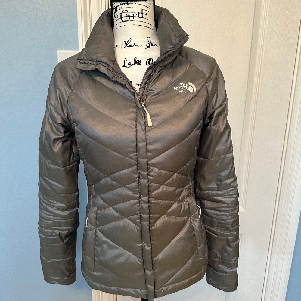 🥶The North Face 550 Women’s Goose Down Silver Puffer Jacket Excellent Condition